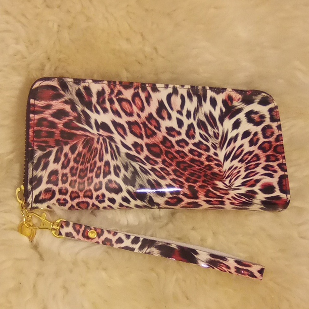 Hard case wristlet wallet pink leopard print zip around